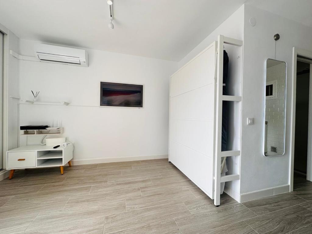 Modern White Studio 베날마데나코스타 외부 사진